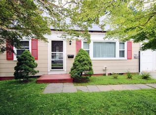 93 County Center Rd, White Plains, NY 10607