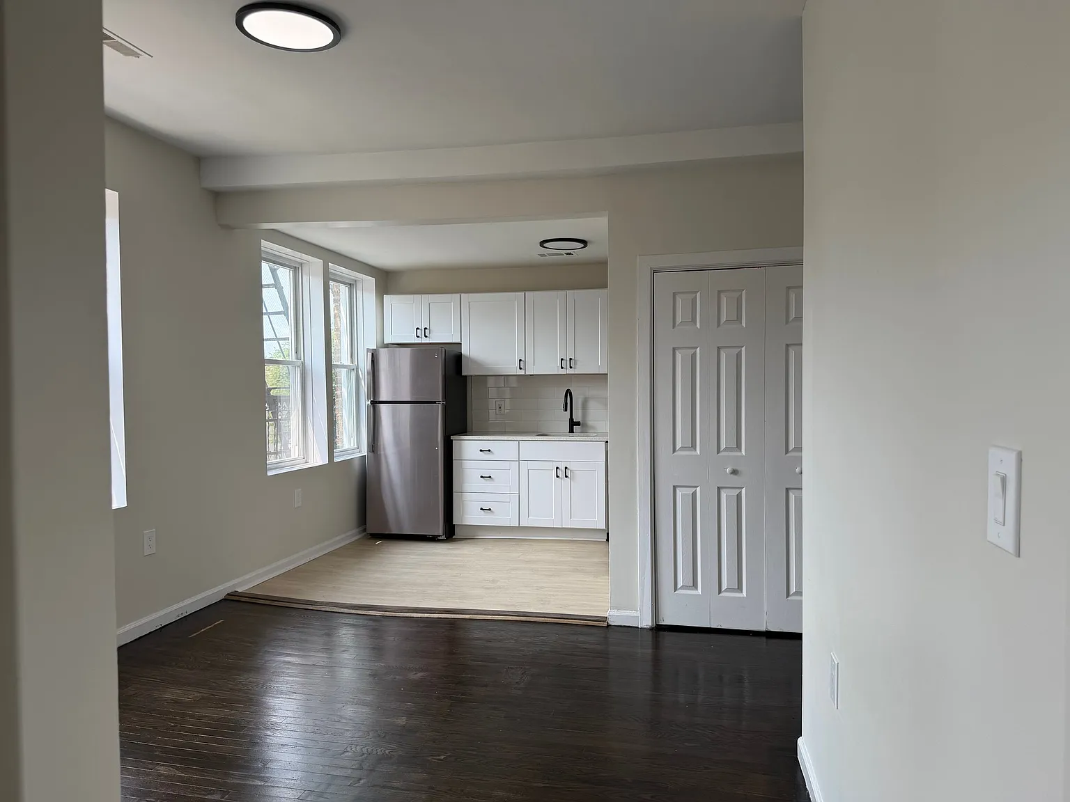 168 N Grove St — Photo 2