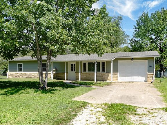 3rd image of 8945 Glendale Cir