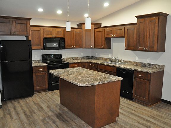 3rd image of 109 Dogwood Ave