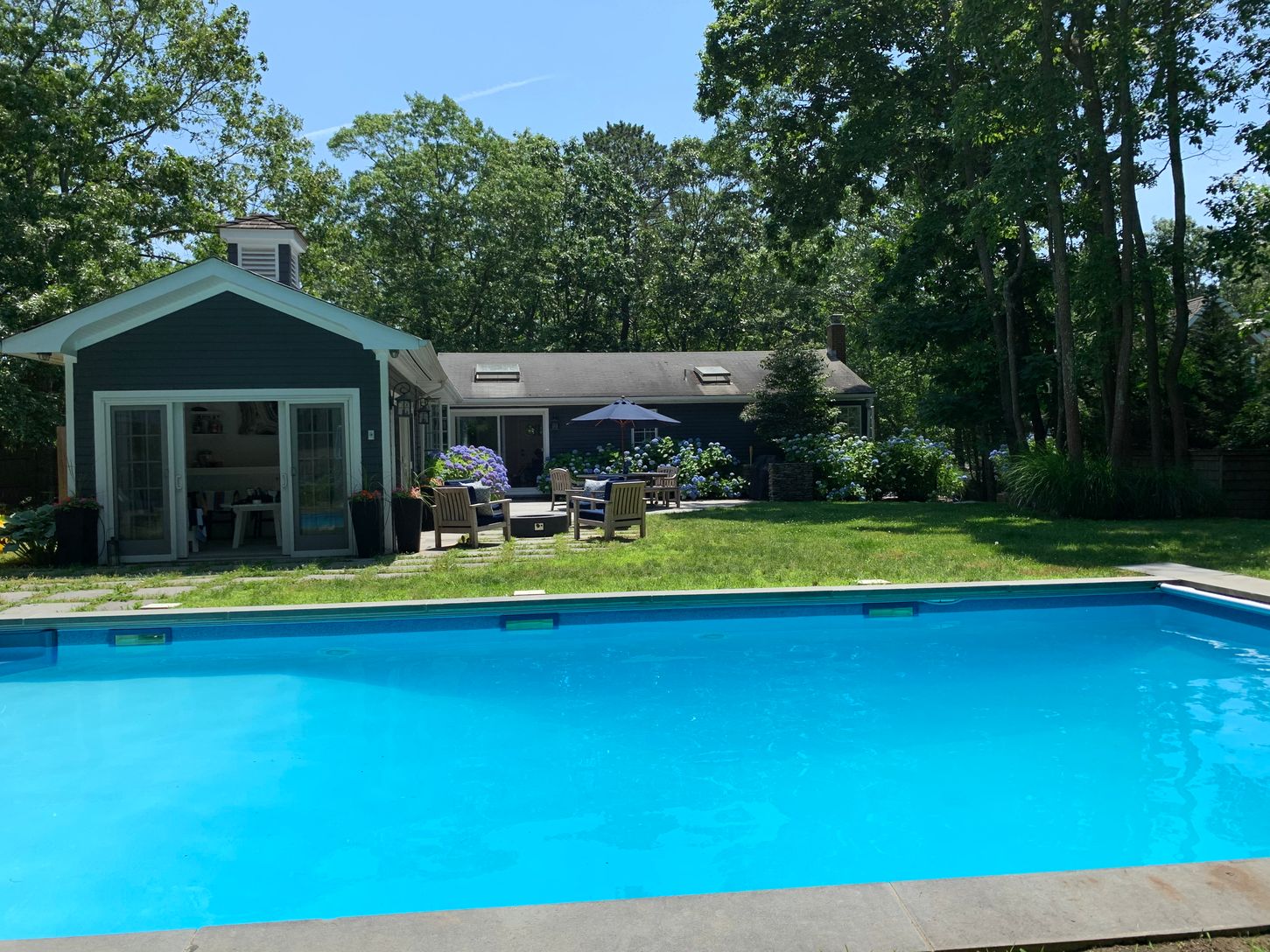  Oversized Pool