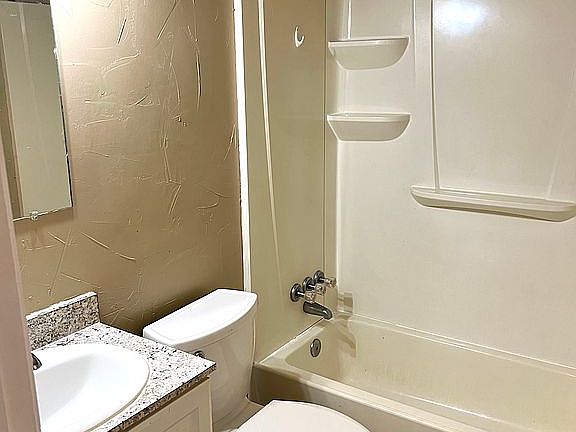 4th image of 3920 S East St #22
