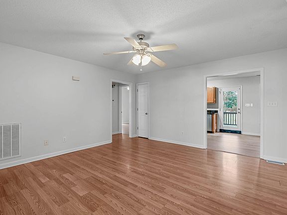 5th image of 1137 Grovewood Dr