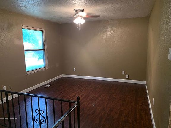 4th image of 10140 Castle Dr