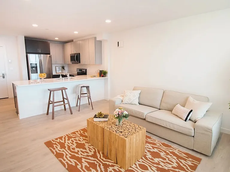 Edric Apartments — Photo 6
