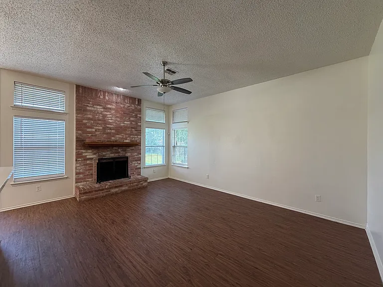 917 Dawson St — Photo 24