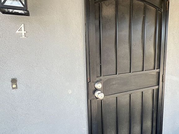 3rd image of 5900 Stockdale Hwy APT 4