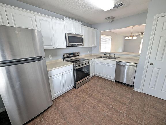 4th image of 7592 Chablis Cir