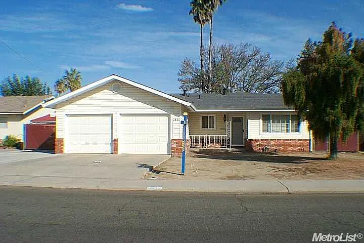 2401 Acorn Ln photo 1
