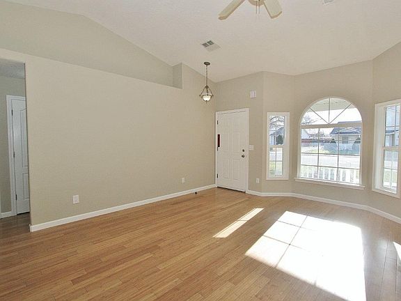 4th image of 976 W Idaho Ave
