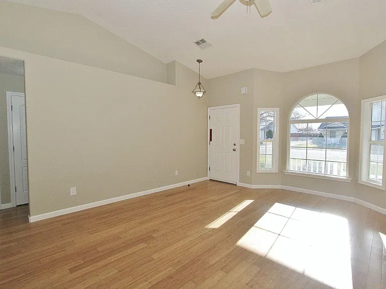 976 W Idaho Ave — Photo 4