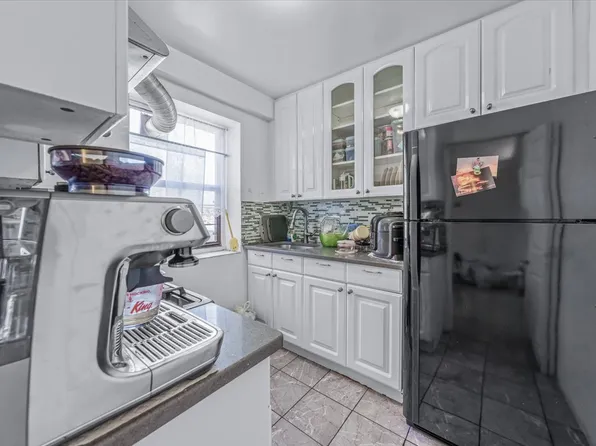 147-11 79th Avenue image 5 of 7