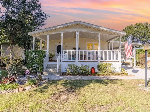 1729 Stacey Dr, Mount Dora, FL 32757