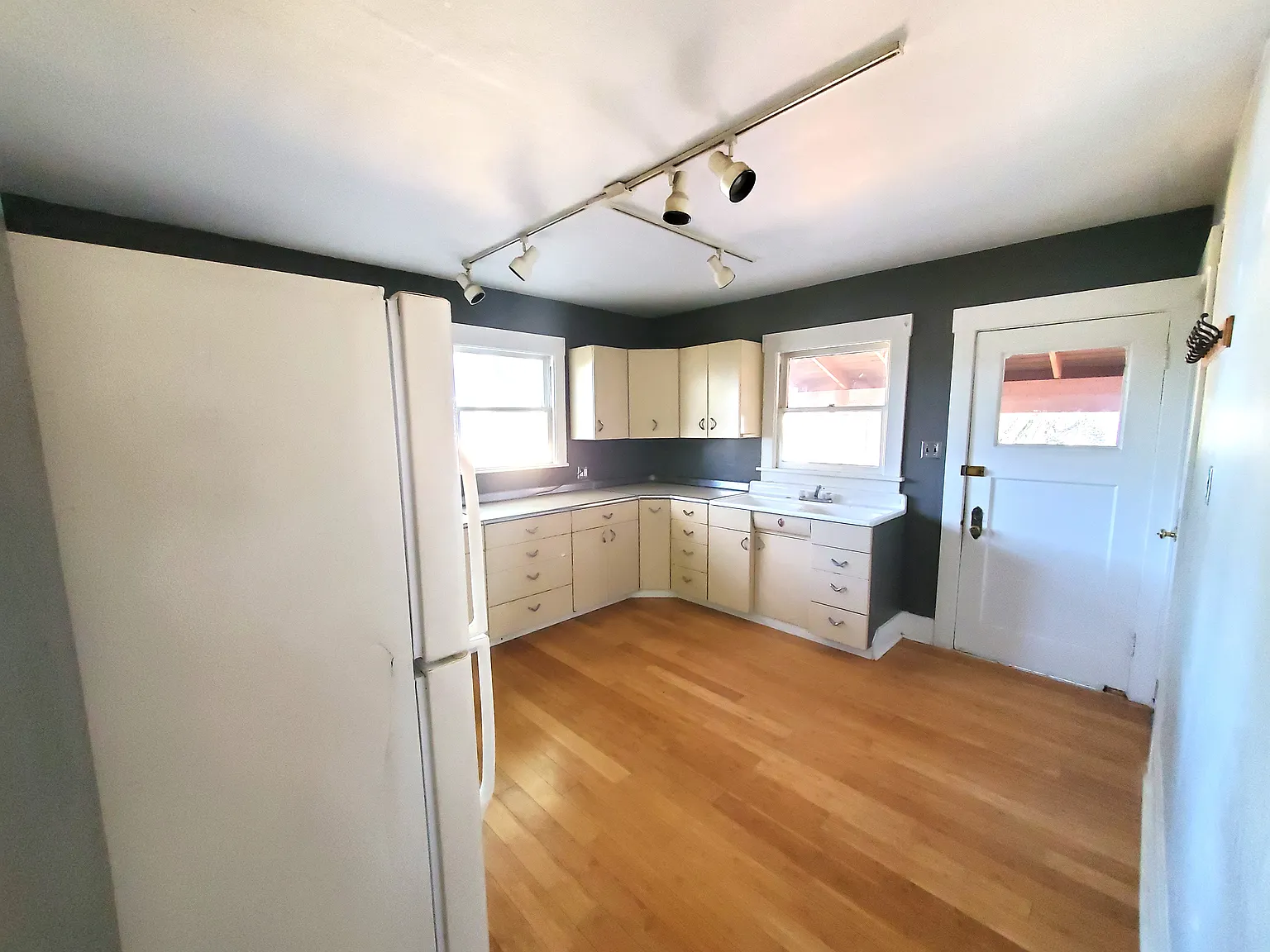 2 bed, 900 sqft, $1,895 — Photo 4