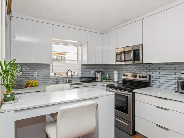 5300 Washington St APT E209, Hollywood, FL 33021