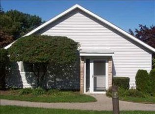 811 Williamsburg Ct, Warwick, RI 02886