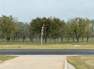 973 E Landings Dr, Granbury, TX 76049