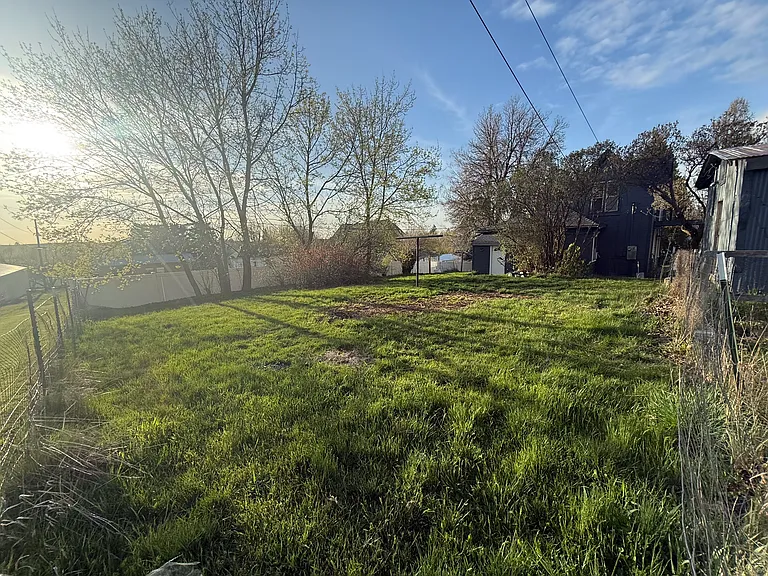 355 E Elmo St — Photo 3
