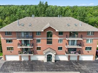 6830 W Winding Trl Unit 101, Oak Forest, IL 60452