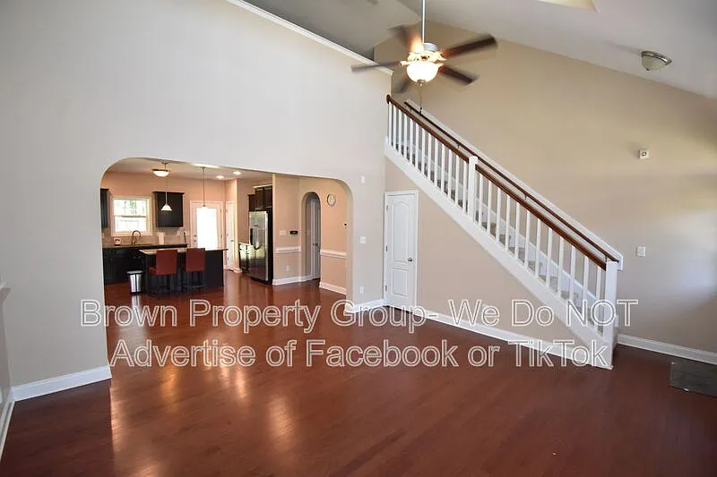 4 bed, 2.5 bath, 1998 sqft, $2,125 — Photo 4