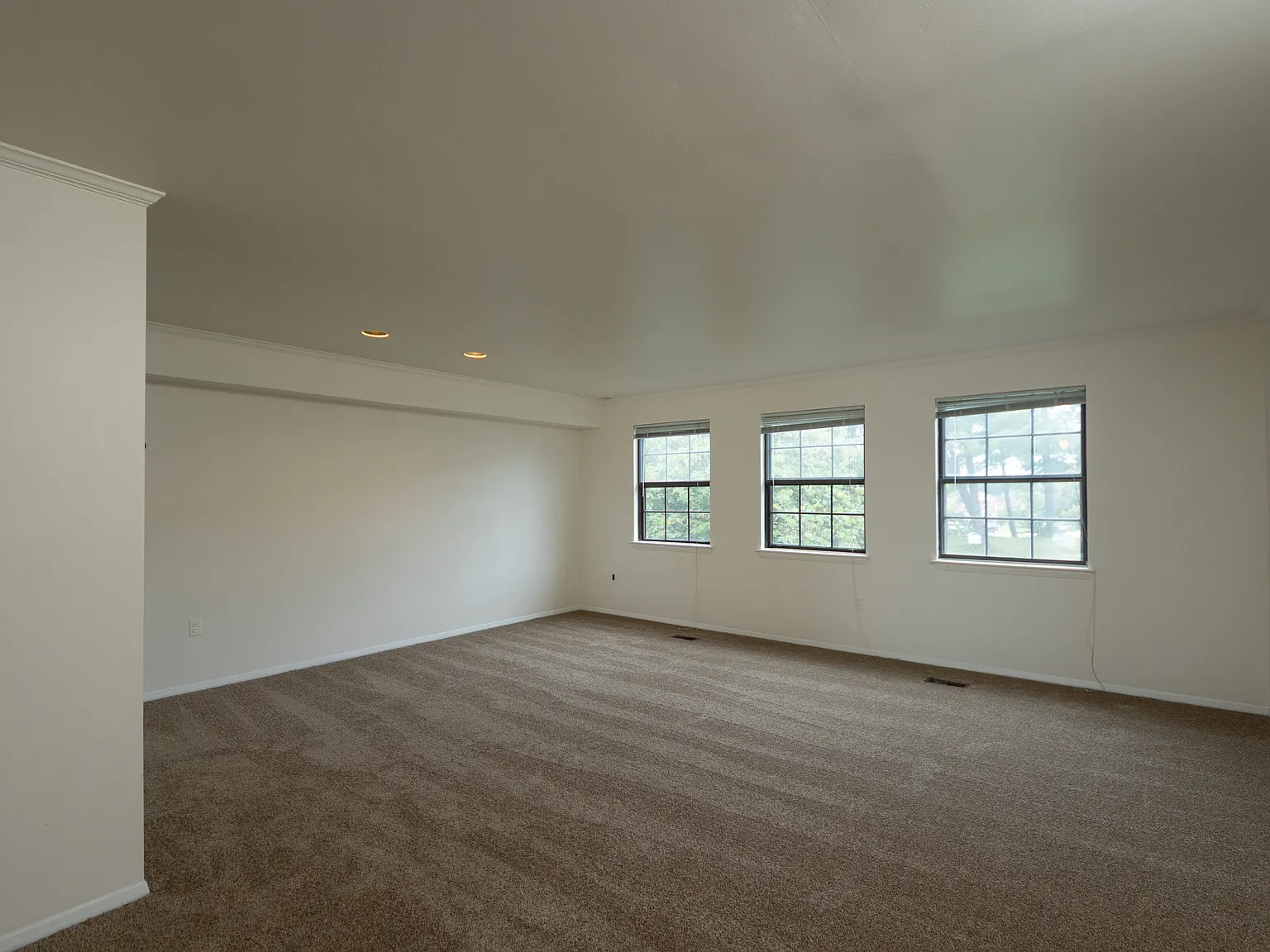 4 bed, 3.5 bath, 1550 sqft, $2,200 — Photo 2