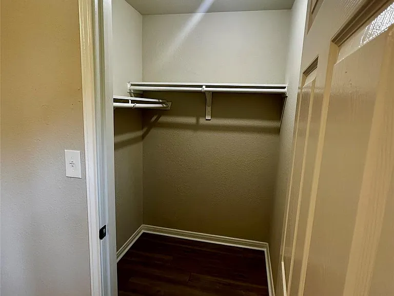 513 Valleyview Dr — Photo 15