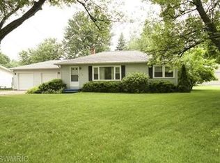 365 28th St N, Springfield, MI 49037