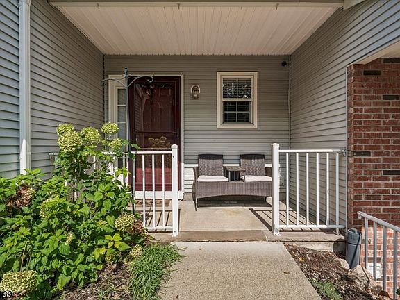 3rd image of 118 Brookside Ln