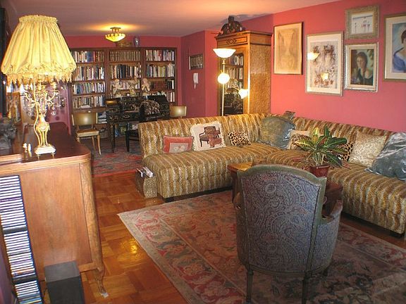 Living room/foyer
