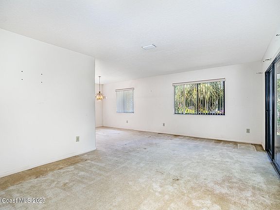 4th image of 1096 Ironsides Ave