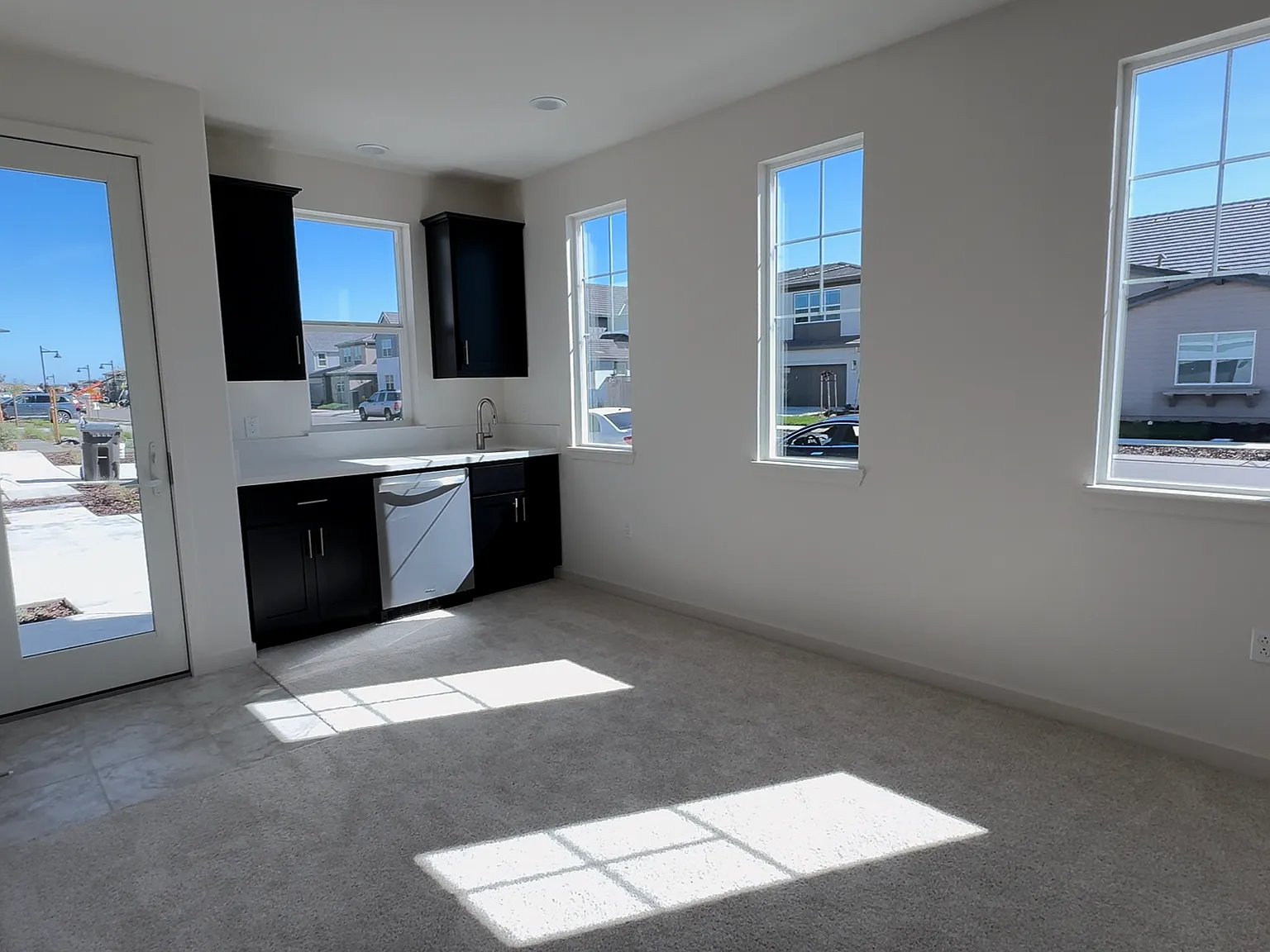 3171 Paxton St — Photo 3