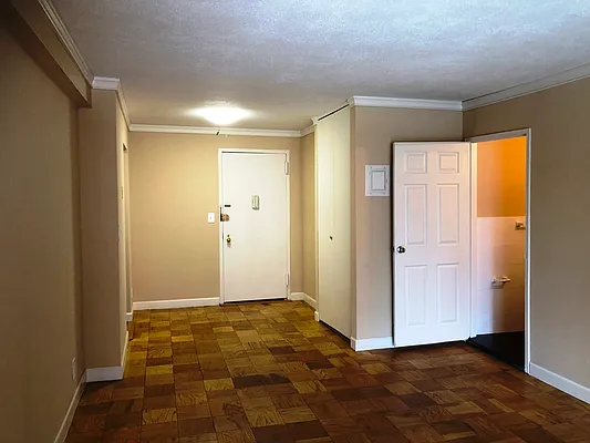 Rented by Prime Realty | media 8