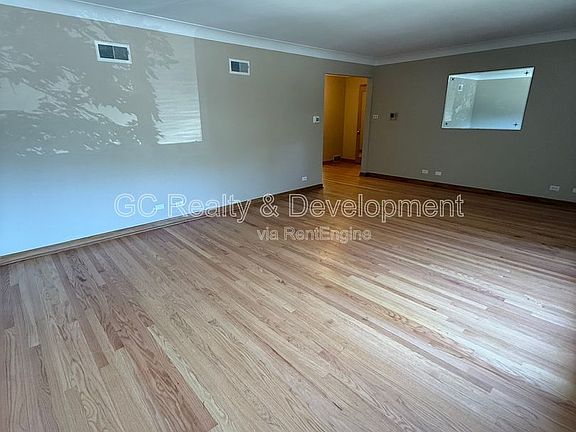 2nd image of 10650 S Claremont Ave Unit 2