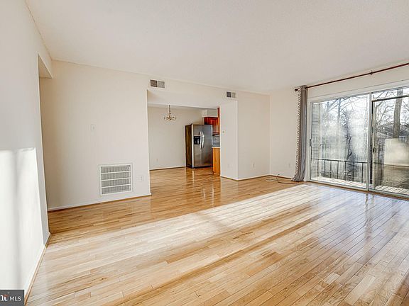 2nd image of 12141 Chaucer Ln Unit 12141