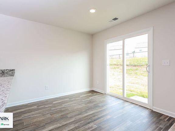 5th image of 2106 Southlea Dr