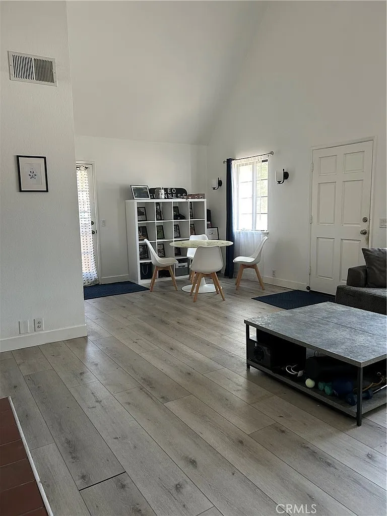 2 bed, 1031 sqft, $3,100 — Photo 2