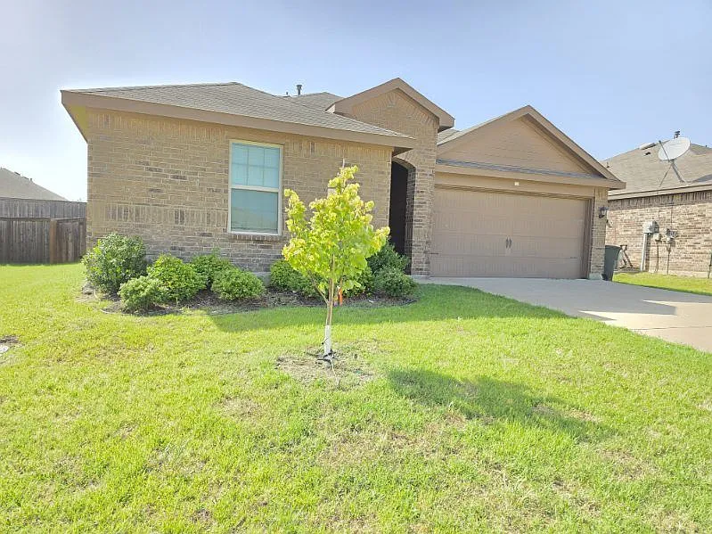 3102 Pembrooke Dr — Photo 3