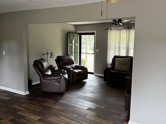 3rd image of 502 Circle Hill Dr