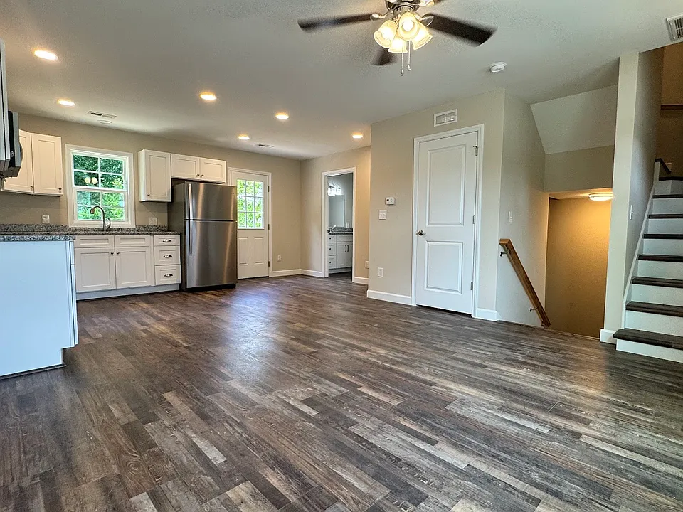 109 E Highfill Ave #109