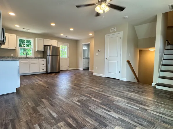109 E Highfill Ave #109, Liberty, NC 27298