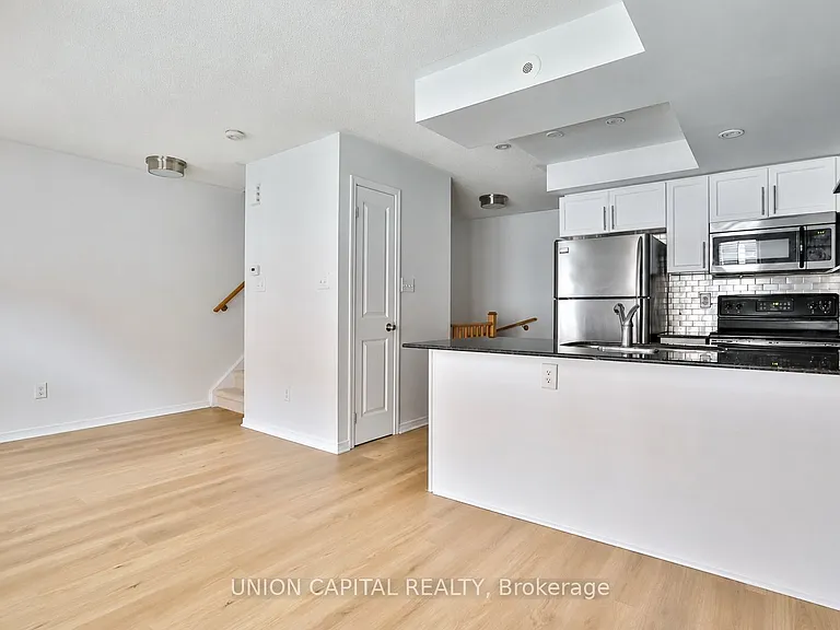 24 Florence Wyle Ln #6 — Photo 1