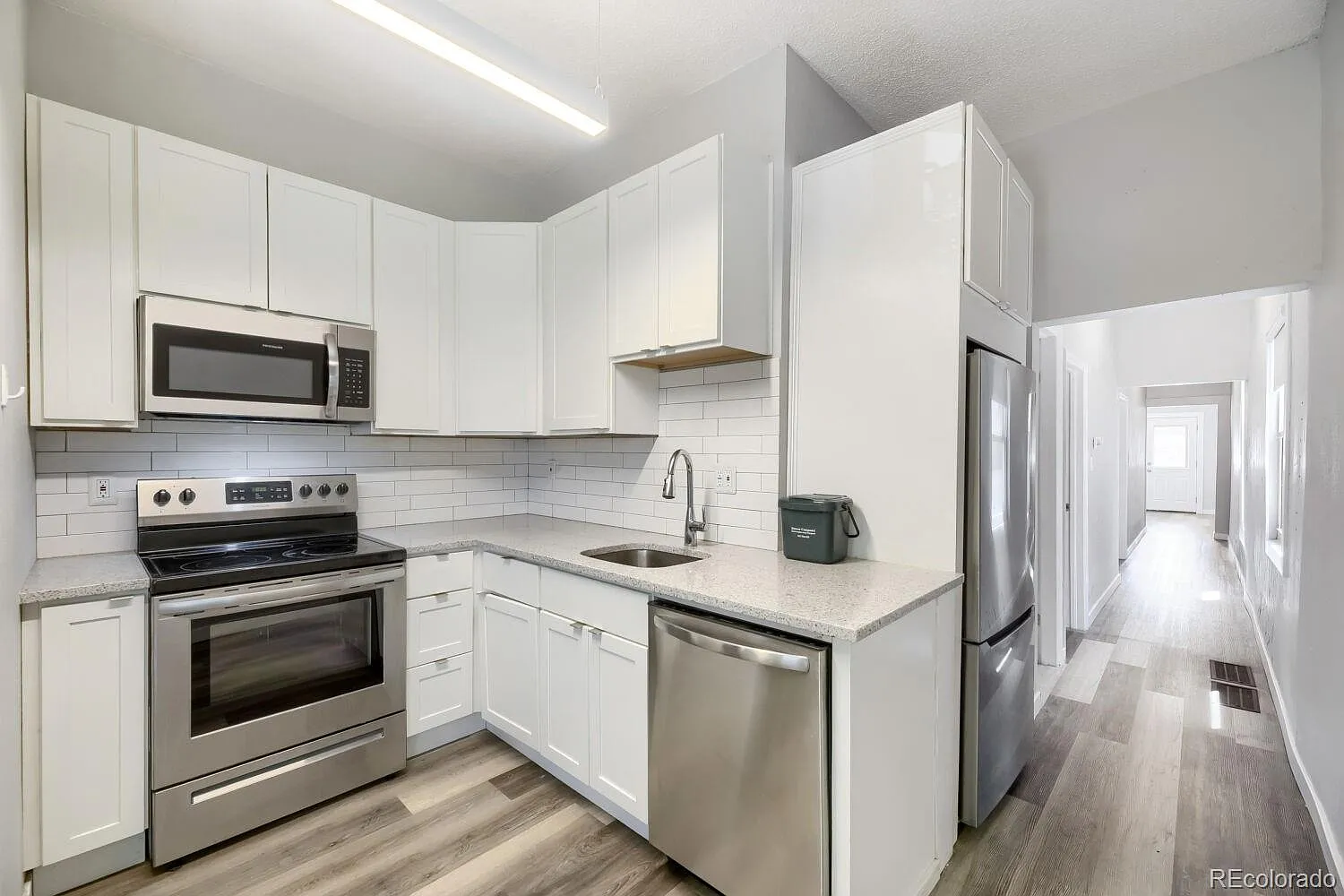 3 bed, 2.0 bath, 1030 sqft, $2,395 — Photo 4