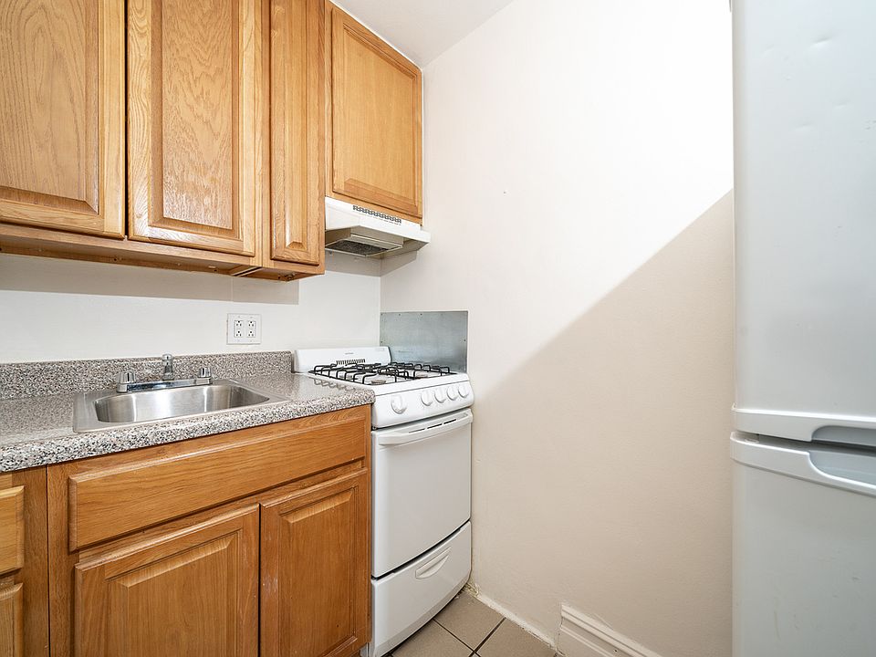 2nd image of 167 W 83rd St #A1a