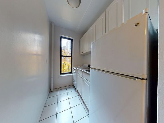 5th image of 337 E 90th St #4E