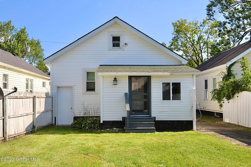 4th image of 2821 Denver Avenue