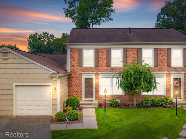 1157 Pine Ridge Ct, Rochester, MI 48306