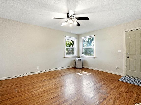 4th image of 806 L AVENUE N