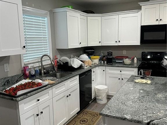 2nd image of 207 Morrison St