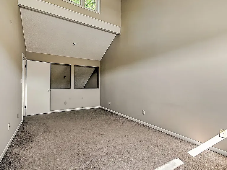 109 Beechnut St #7 — Photo 37