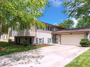 1714 W Pheasant Trl, Mount Prospect, IL 60056